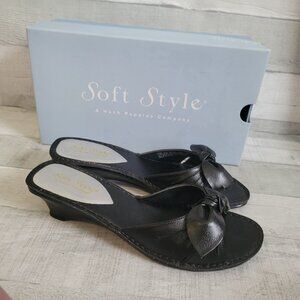 Soft Style By Hush Puppies Black Foil Met Sandals With Bow Accent 7.5 M